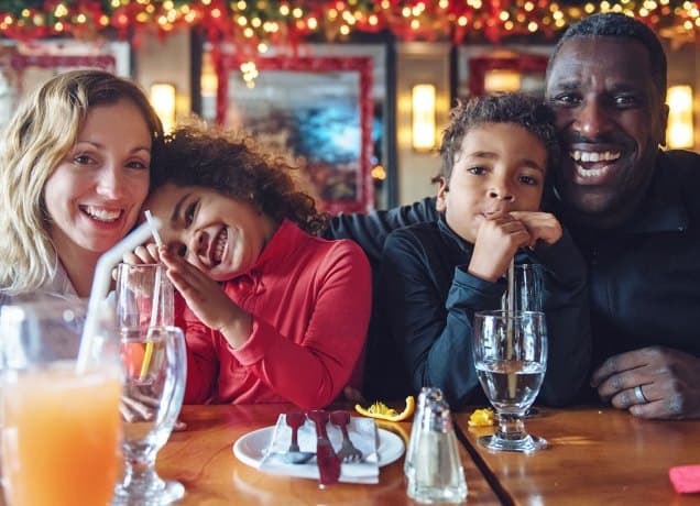 restaurants open on christmas: family at a table in a restaurant during the holidays