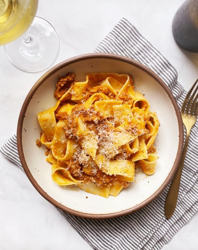 easy dinner party recipes: slow cooker bolognese