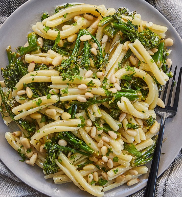 easy dinner recipes for beginners: lemony broccolini pasta