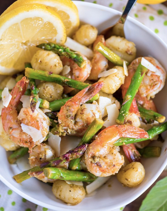 easy gnocchi recipes: 20-minute pesto shrimp with gnocchi and asparagus