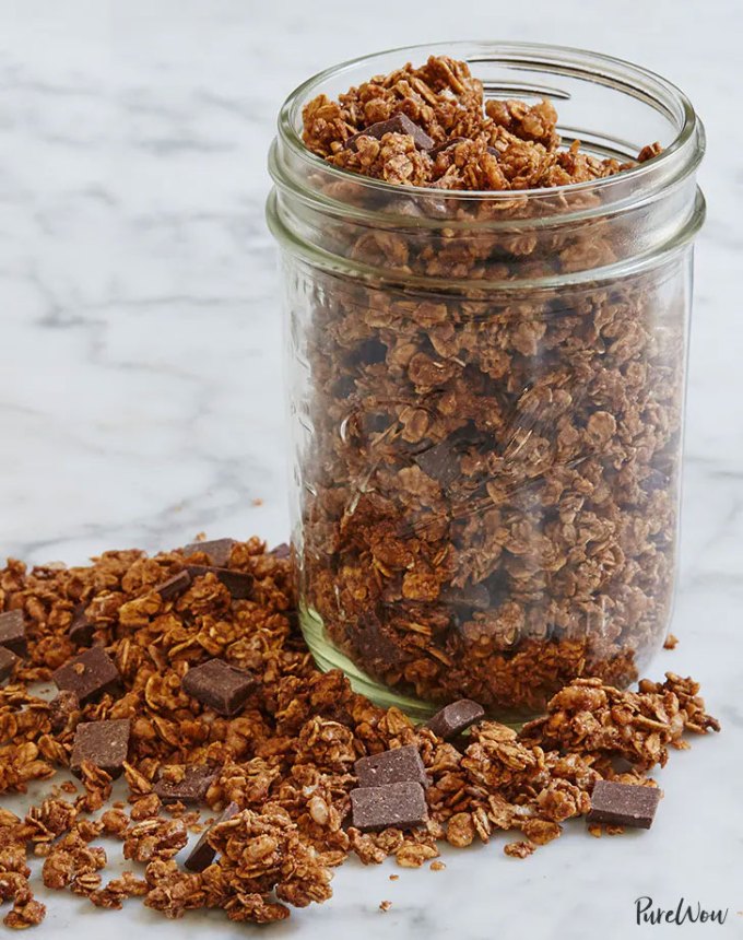 easy snacks to make at home: chocolate granola