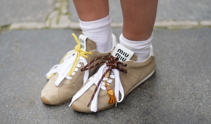 French women sneakers: Colorful she laces