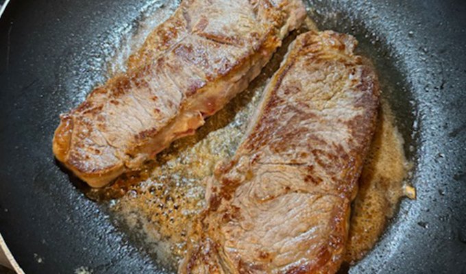 steak delivery service: omaha steaks ny strips in pan