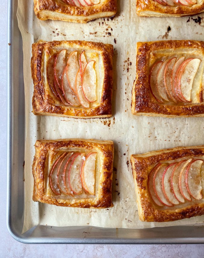 thanksgiving potluck ideas: mini apple cinnamon tarts